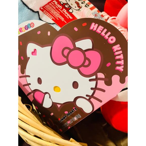 Hello Kitty Love basket 50 x 70 plush throw HK gummy hearts my melody light up - Picture 5 of 9